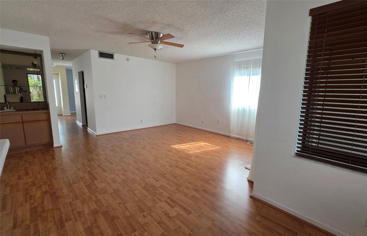817 Se 12th Ct #1 - Photo 3 of 19