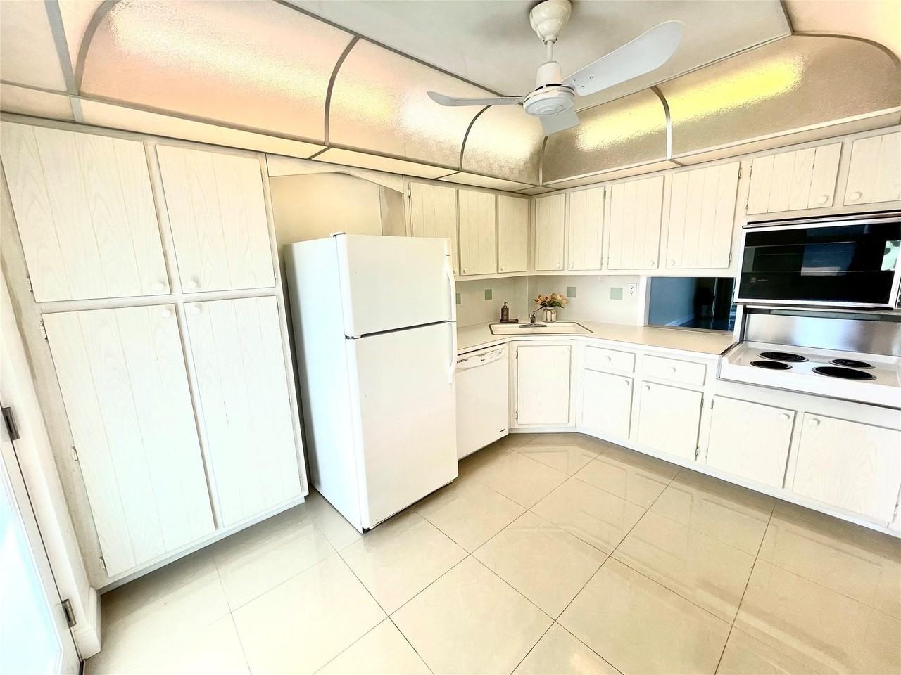 1175 Ne Miami Gardens Dr #405 - Photo 6 of 44