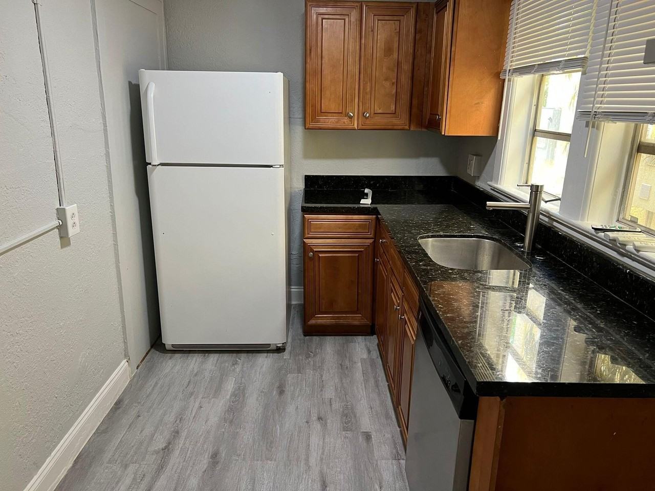 1852 Washington St #2 - Photo 2 of 7