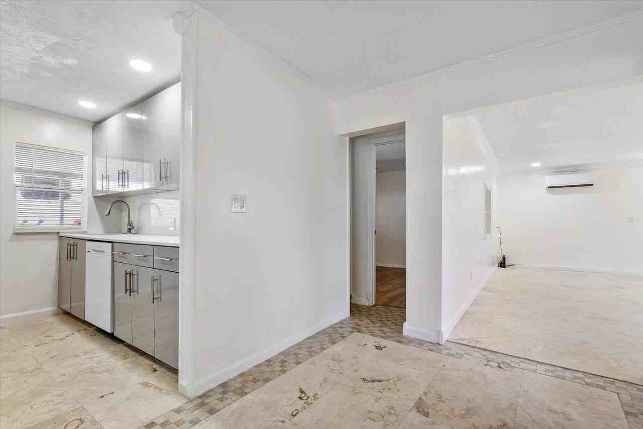 236 Sw 14th St - Photo 5 of 19