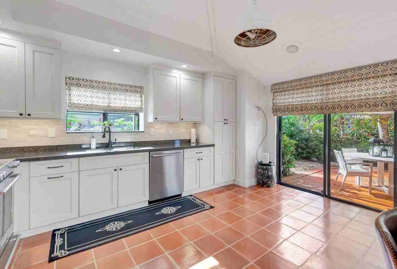 22728 Caravelle Cir - Photo 7 of 39