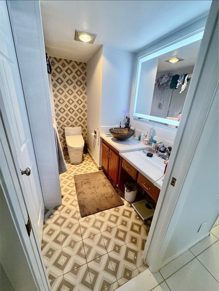 4063 Yarmouth D - Photo 5 of 27