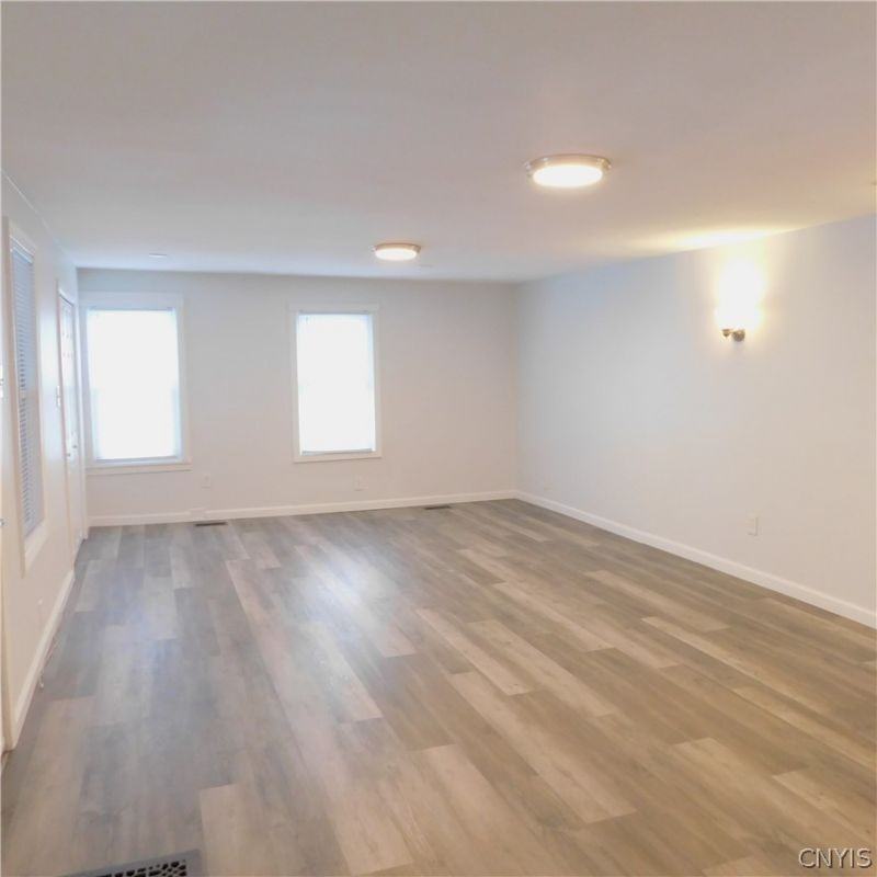 405 Cypress St - Photo 4 of 18