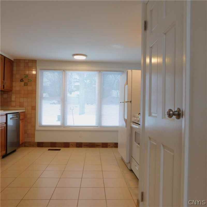 405 Cypress St - Photo 6 of 18