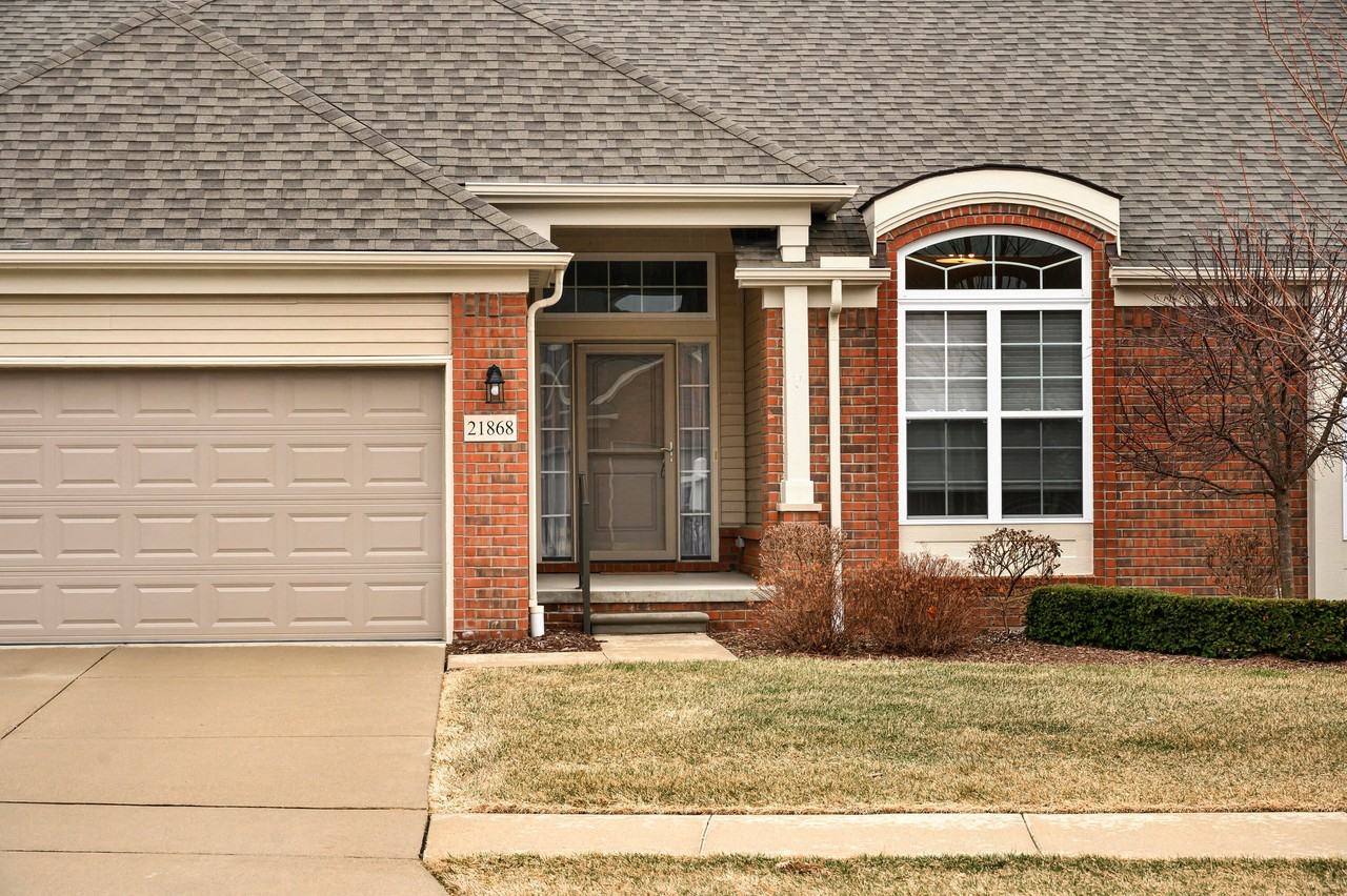 21868 Kensett Dr - Photo 2 of 37