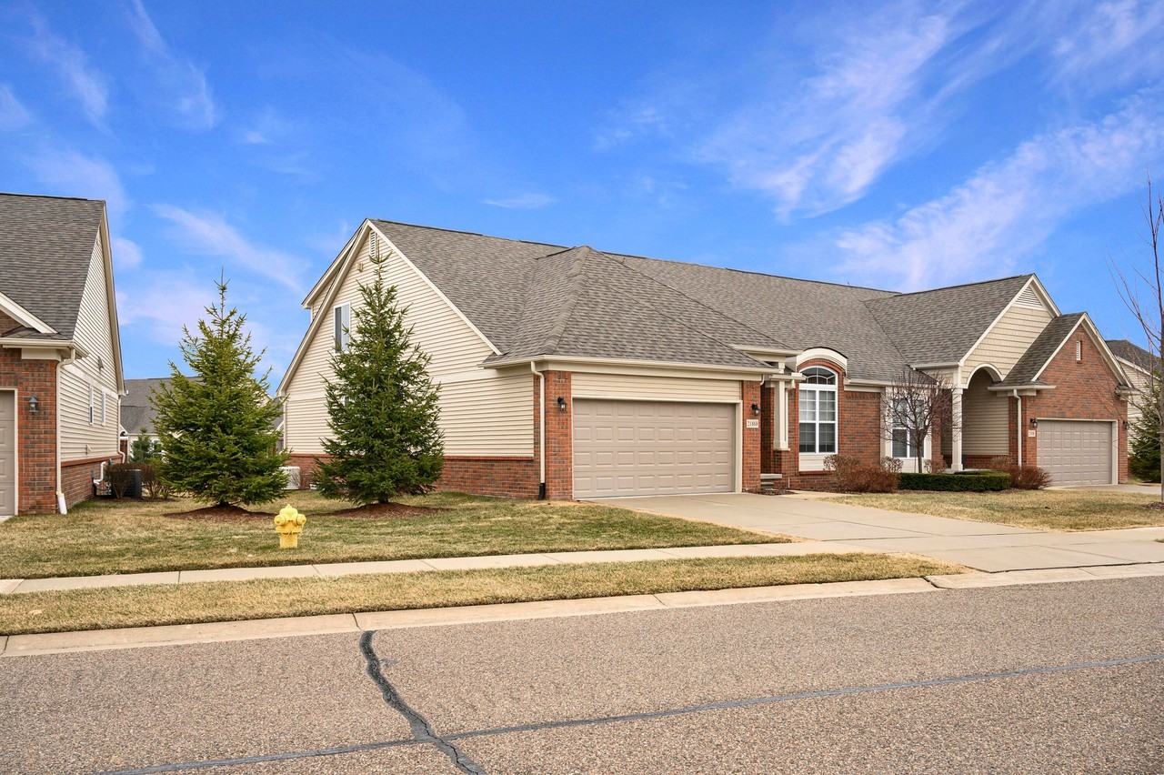 21868 Kensett Dr - Photo 3 of 37
