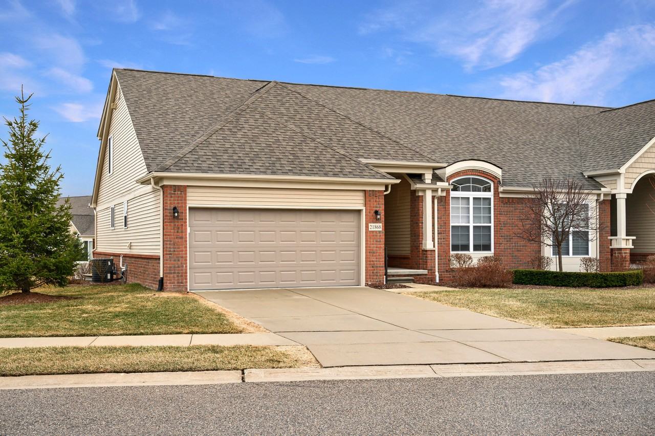 21868 Kensett Dr - Photo 4 of 37