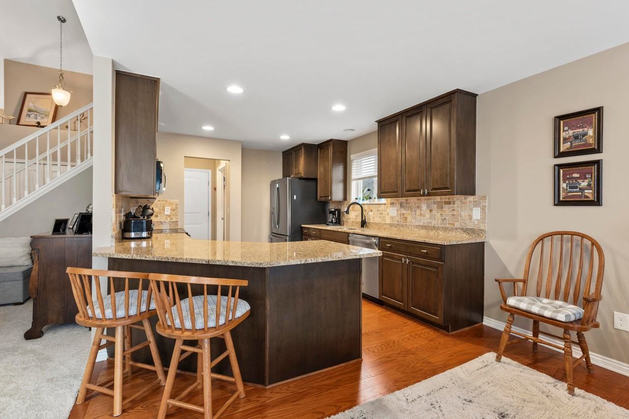 21868 Kensett Dr - Photo 6 of 37