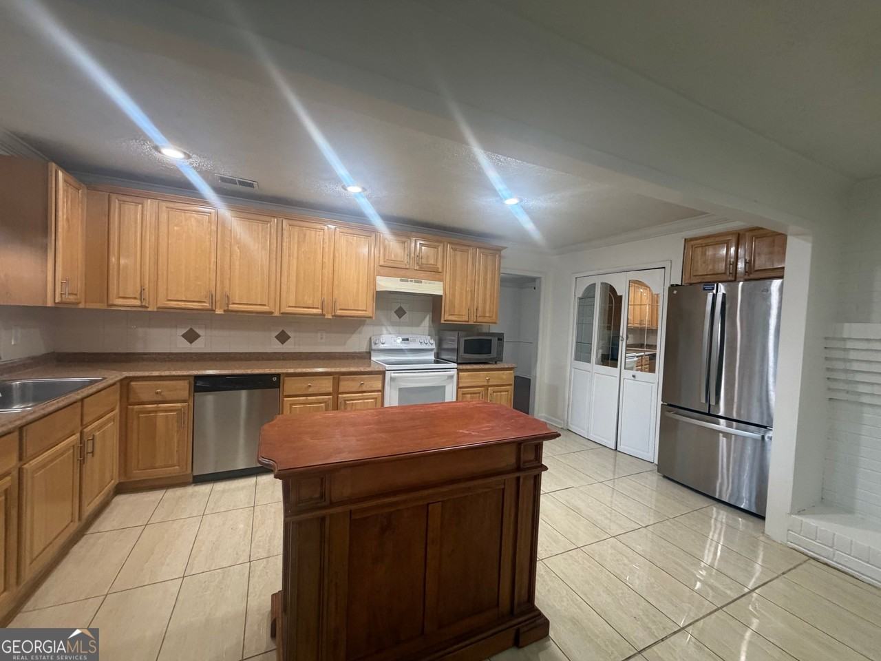 981 Woodward Park Dr - Photo 5 of 10