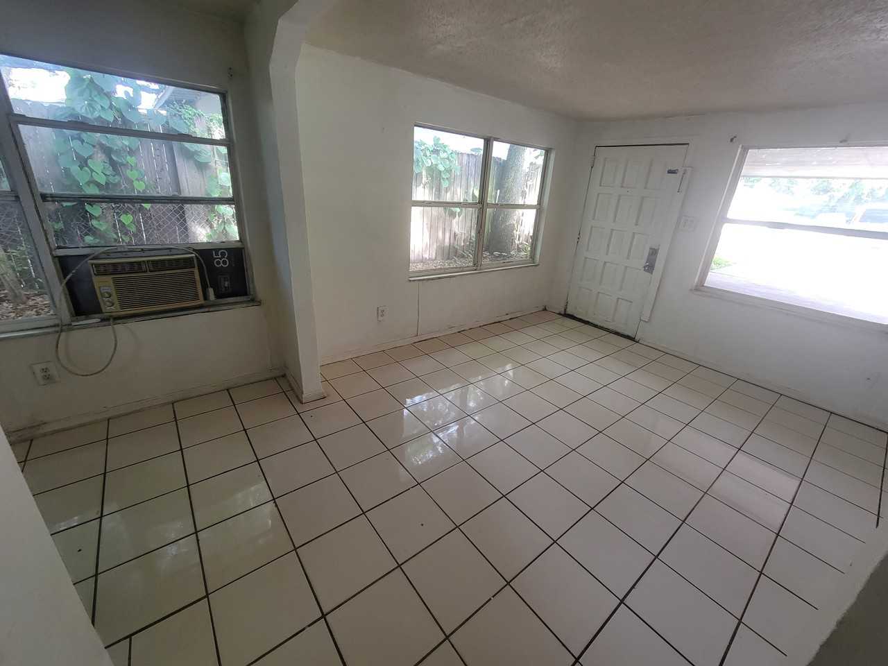 731 23rd St #3 - Photo 4 of 20