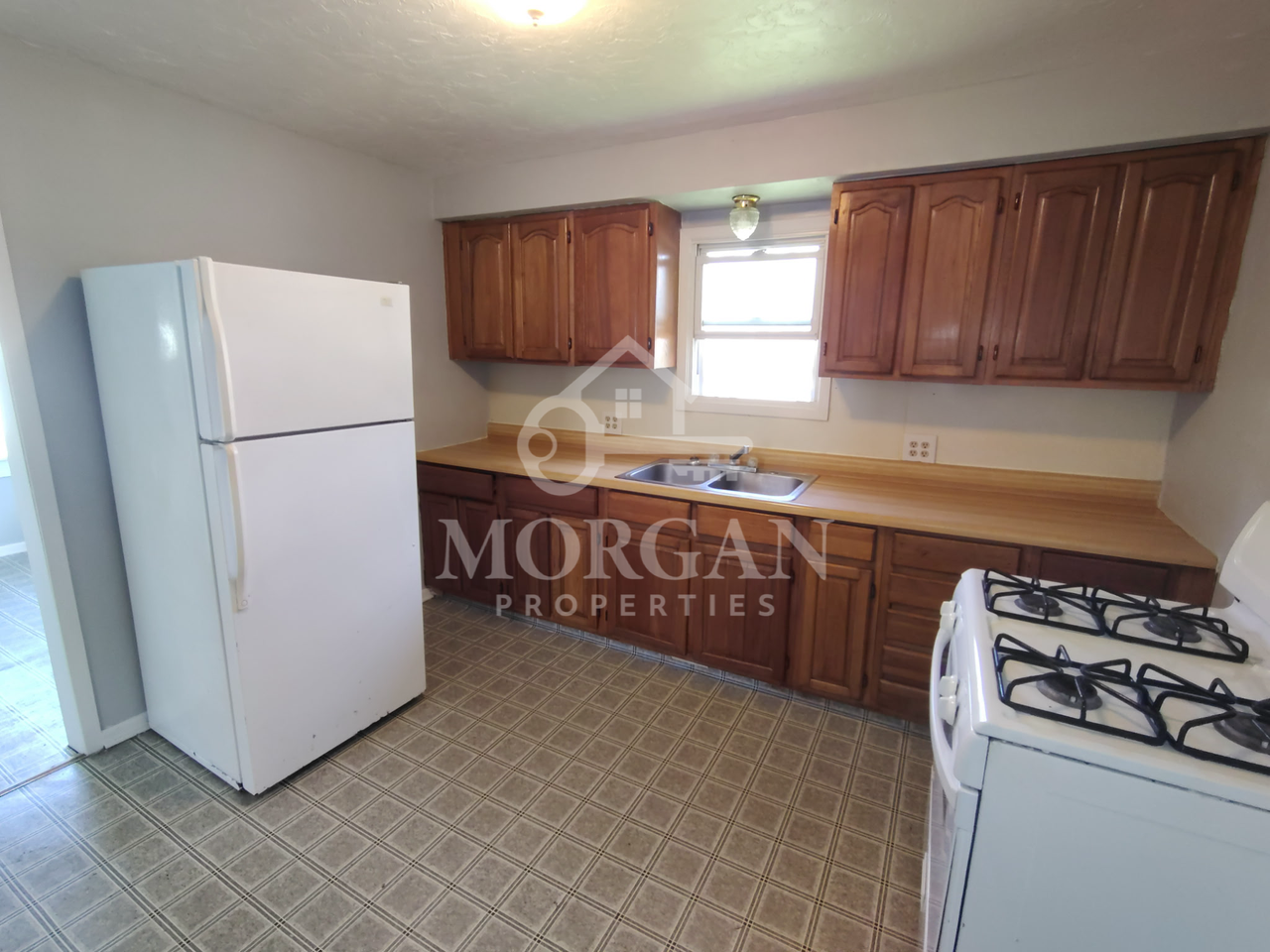 2301 Sheridan St - Photo 3 of 7