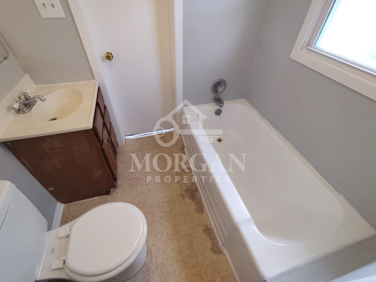 2301 Sheridan St - Photo 4 of 7