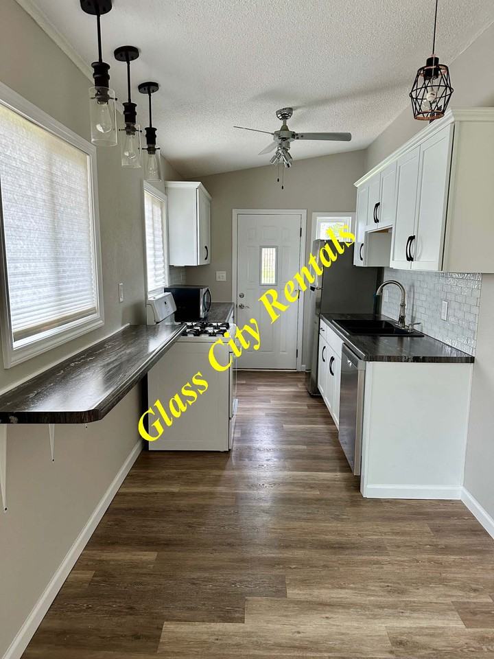 1309 Corry Ave #1 - Photo 4 of 11