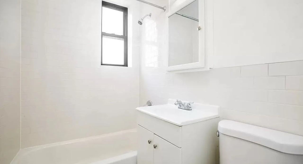 29-08 31st Avenue #D1 - Photo 4 of 5