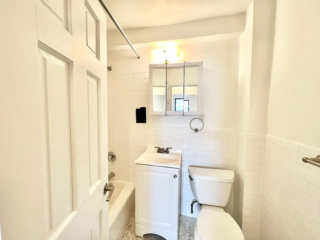 83-40 Britton Avenue #2L - Photo 6 of 6
