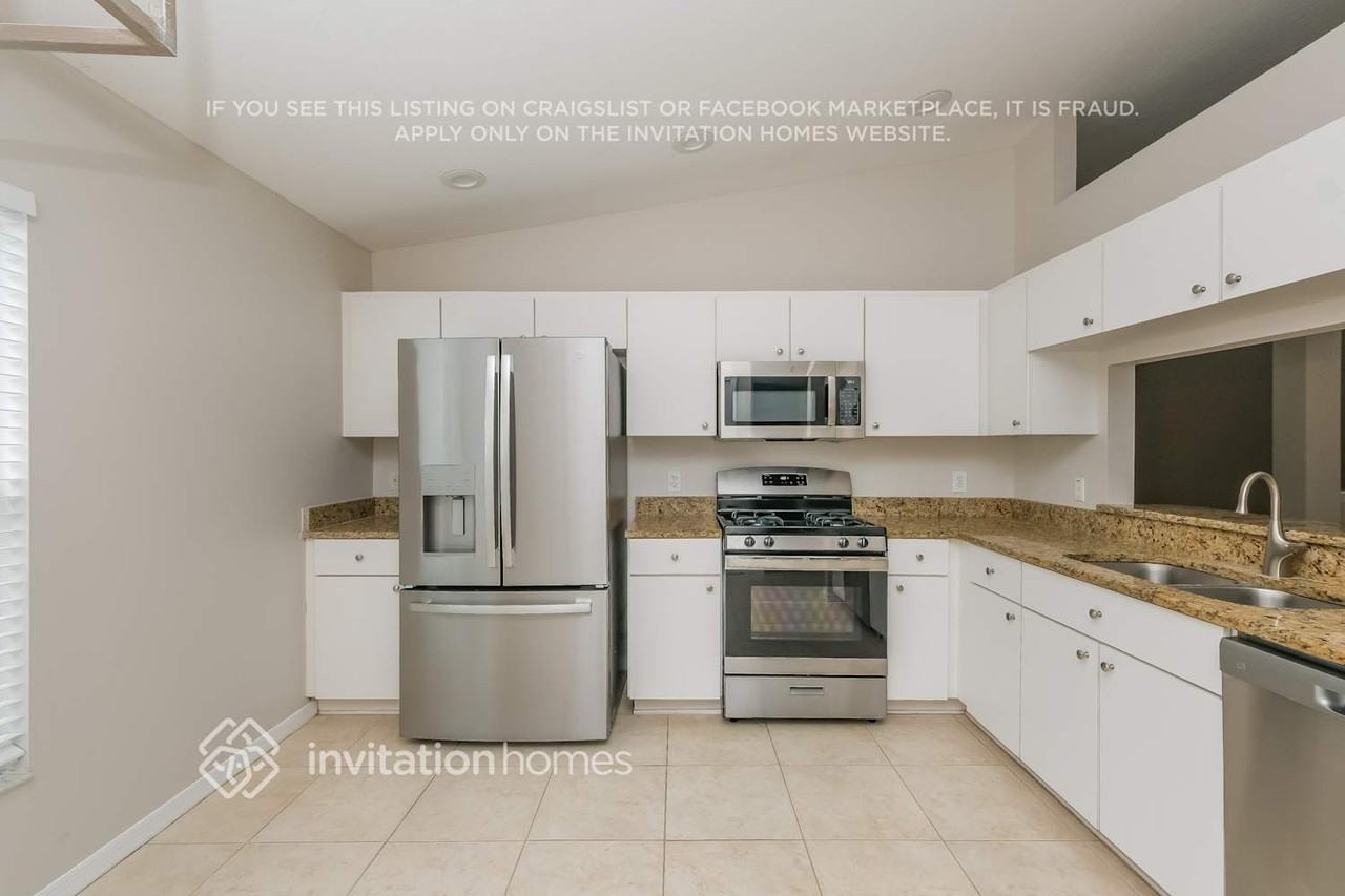 7616 Hampshire Garden Pl - Photo 6 of 16
