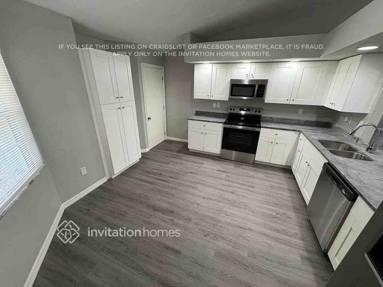 1187 Desmond St - Photo 4 of 12