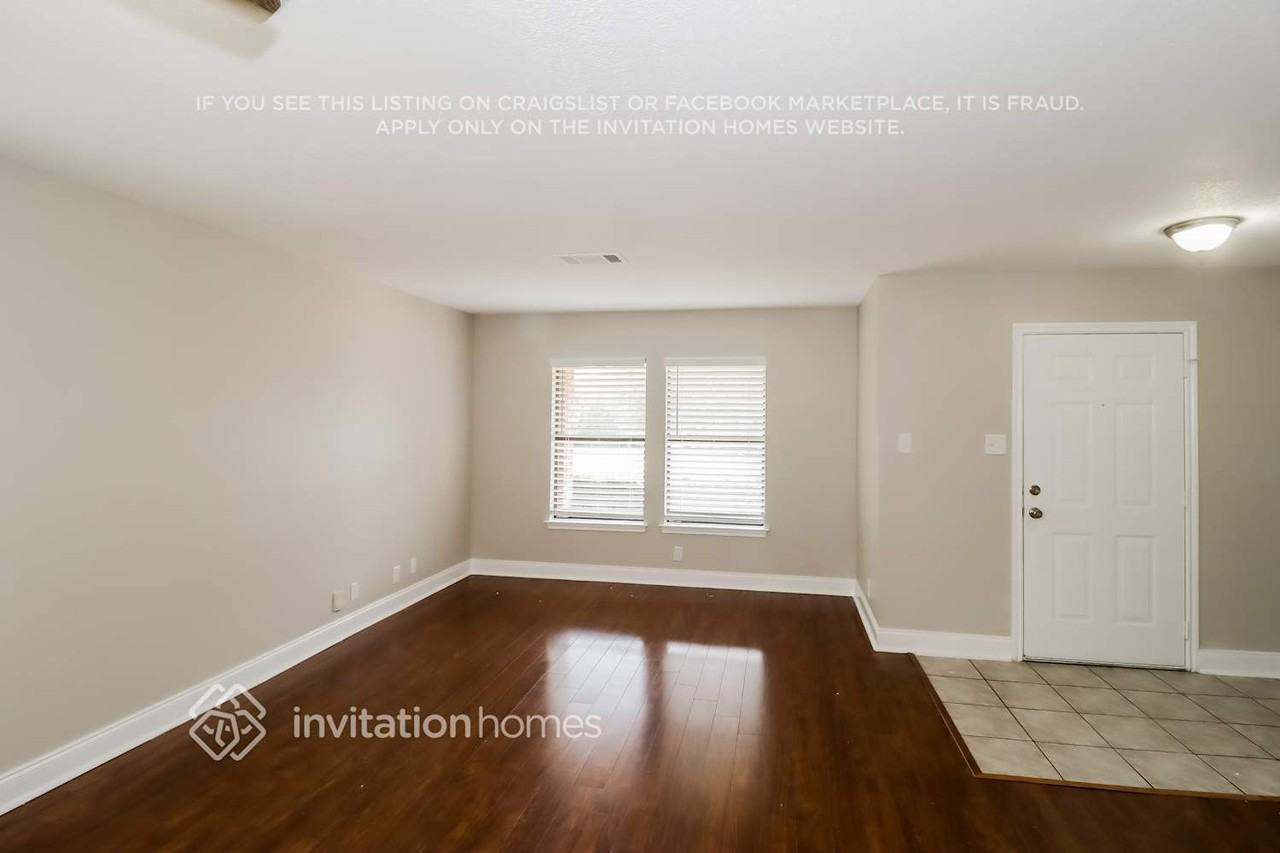 1405 Comfort St - Photo 3 of 15