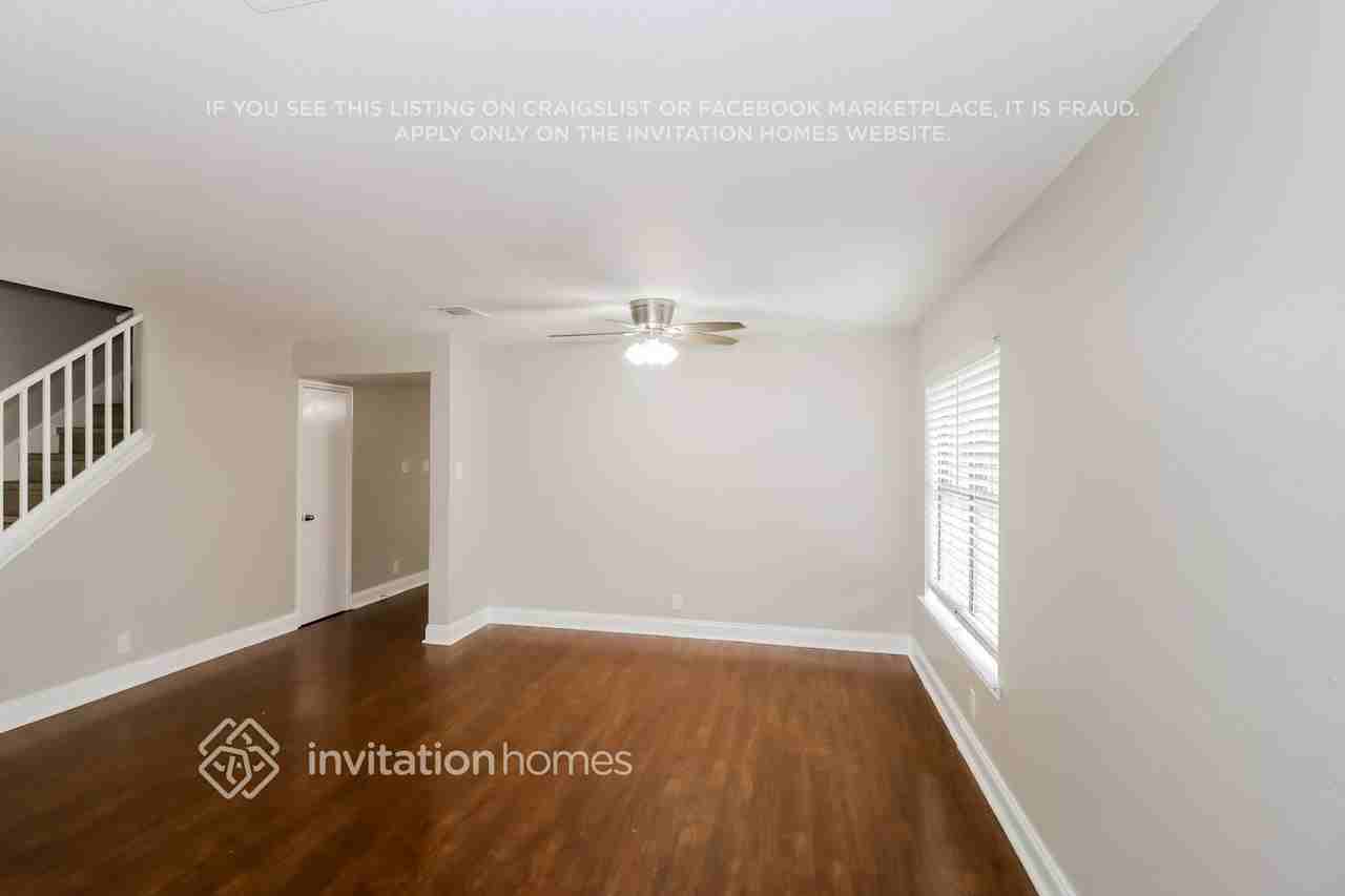 1405 Comfort St - Photo 4 of 15