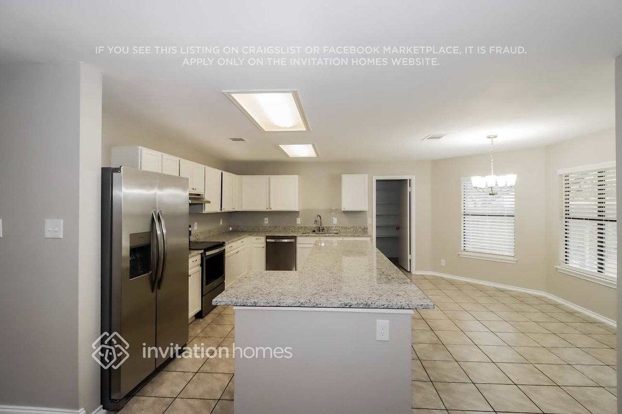 1405 Comfort St - Photo 5 of 15