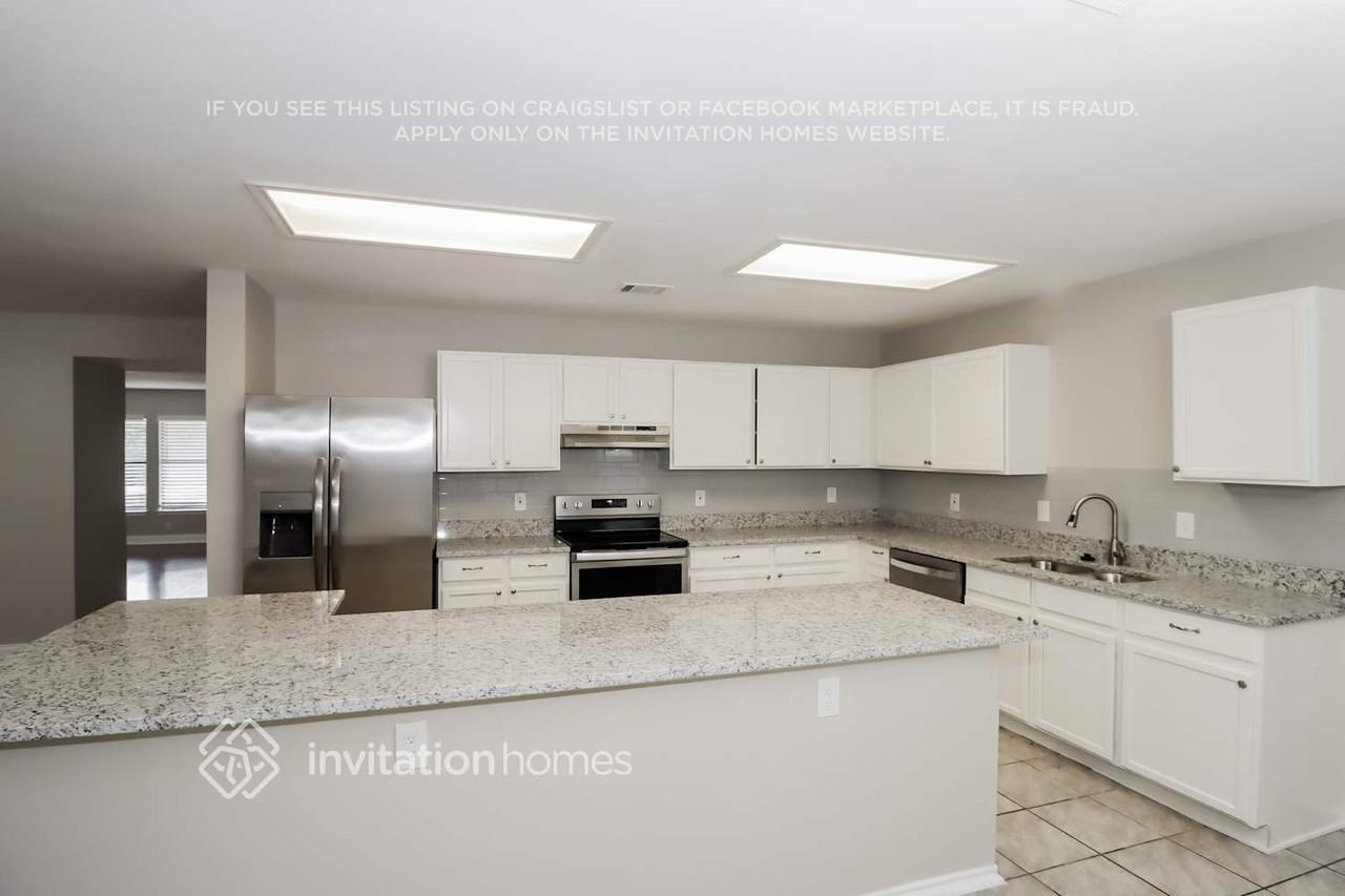 1405 Comfort St - Photo 6 of 15