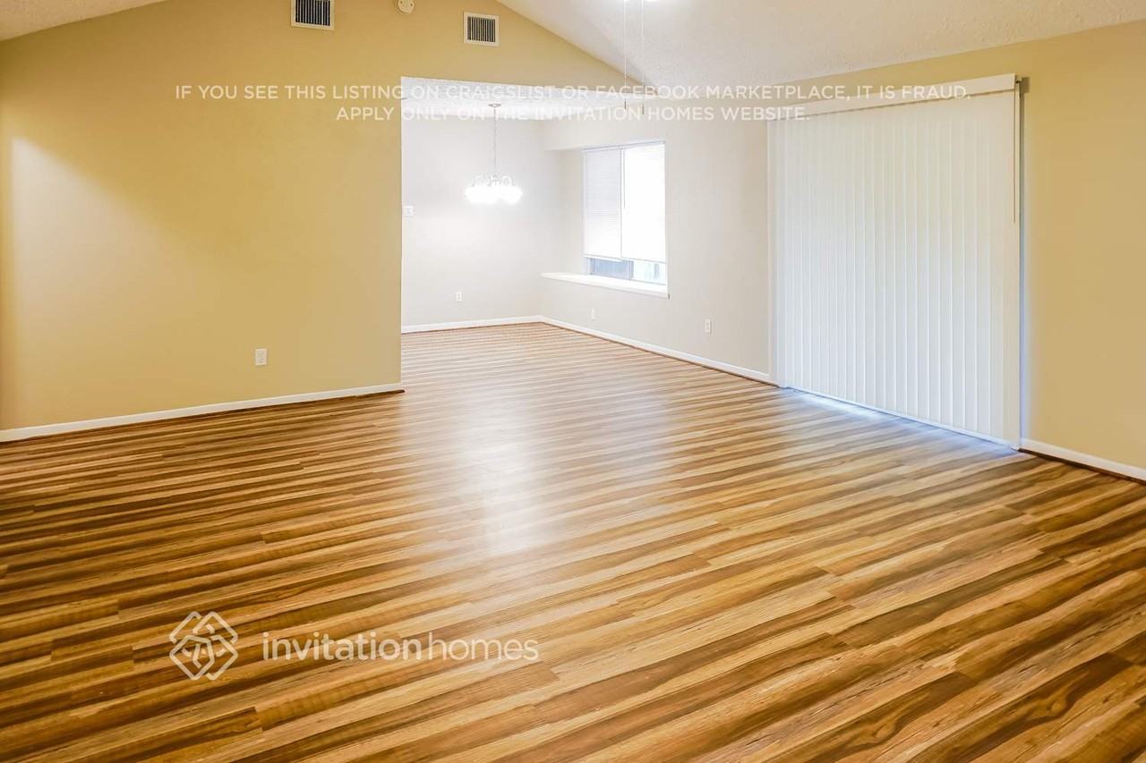 22831 Capitol Landing Ln - Photo 3 of 16