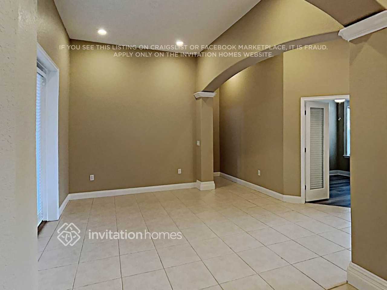 1075 Reflections Lake Loop - Photo 3 of 18