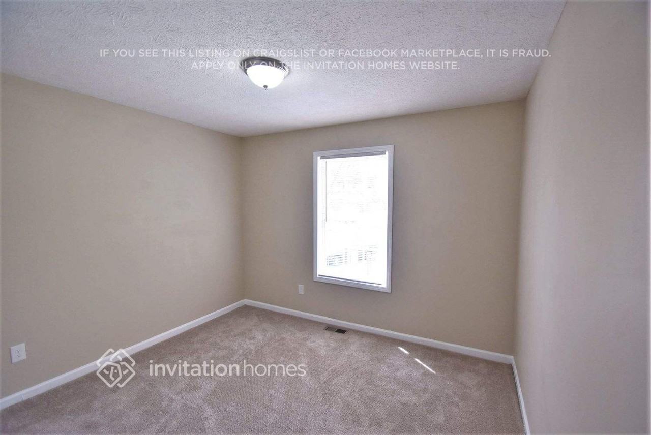 5781 Cedar Croft Ct - Photo 3 of 6