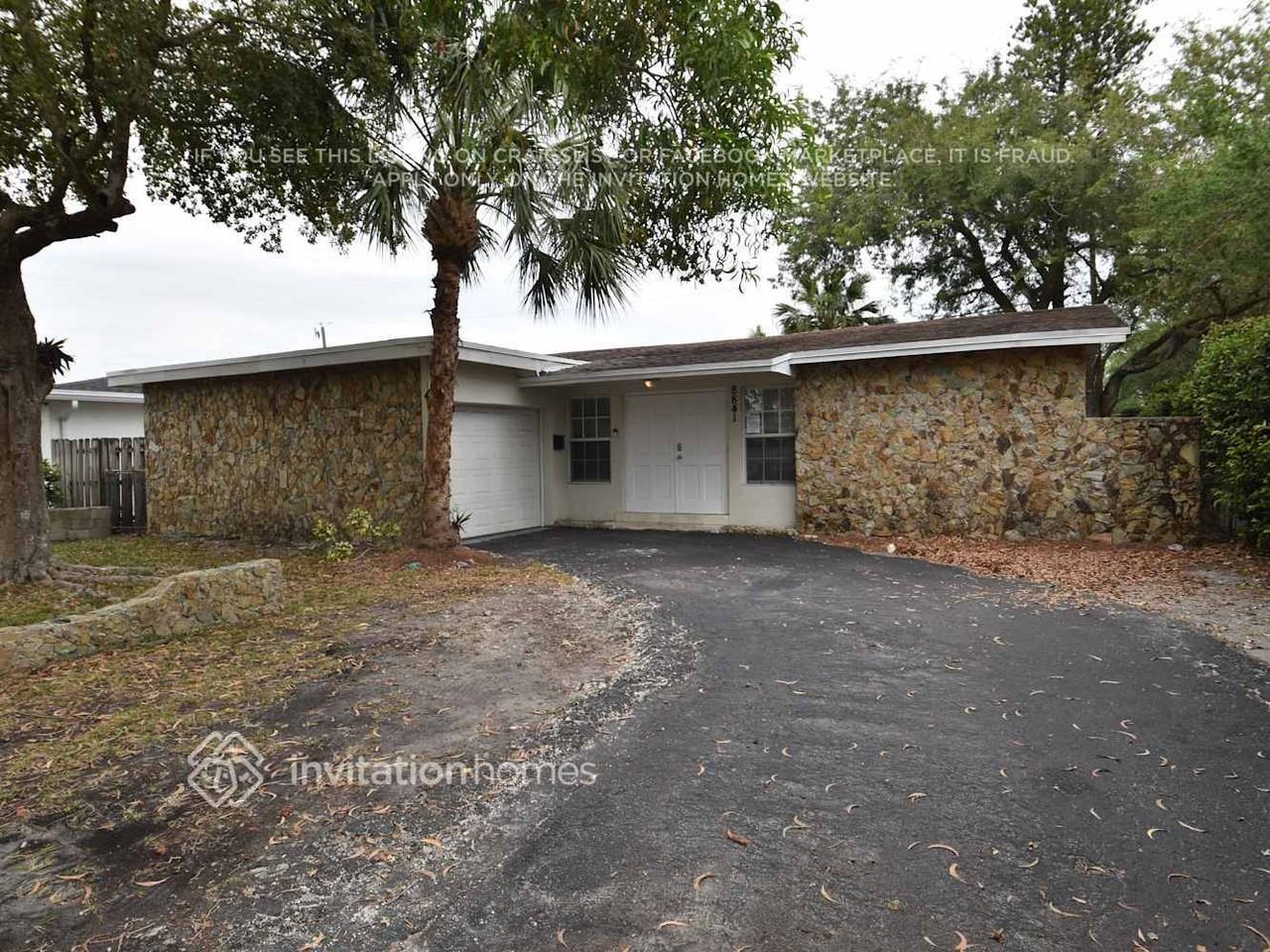 8841 Nw 21st Mnr - Photo 2 of 6