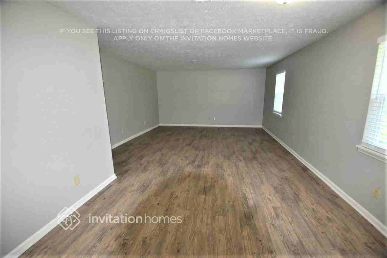 2512 Meadowbrook Way - Photo 2 of 9
