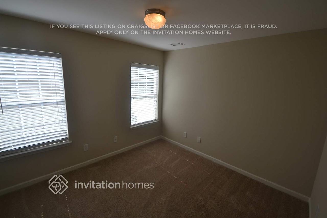 909 Lakeside Ct - Photo 7 of 13