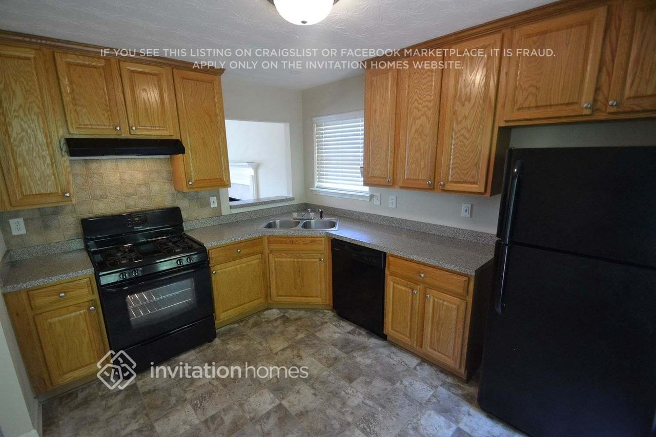4050 Lions Gate - Photo 3 of 10