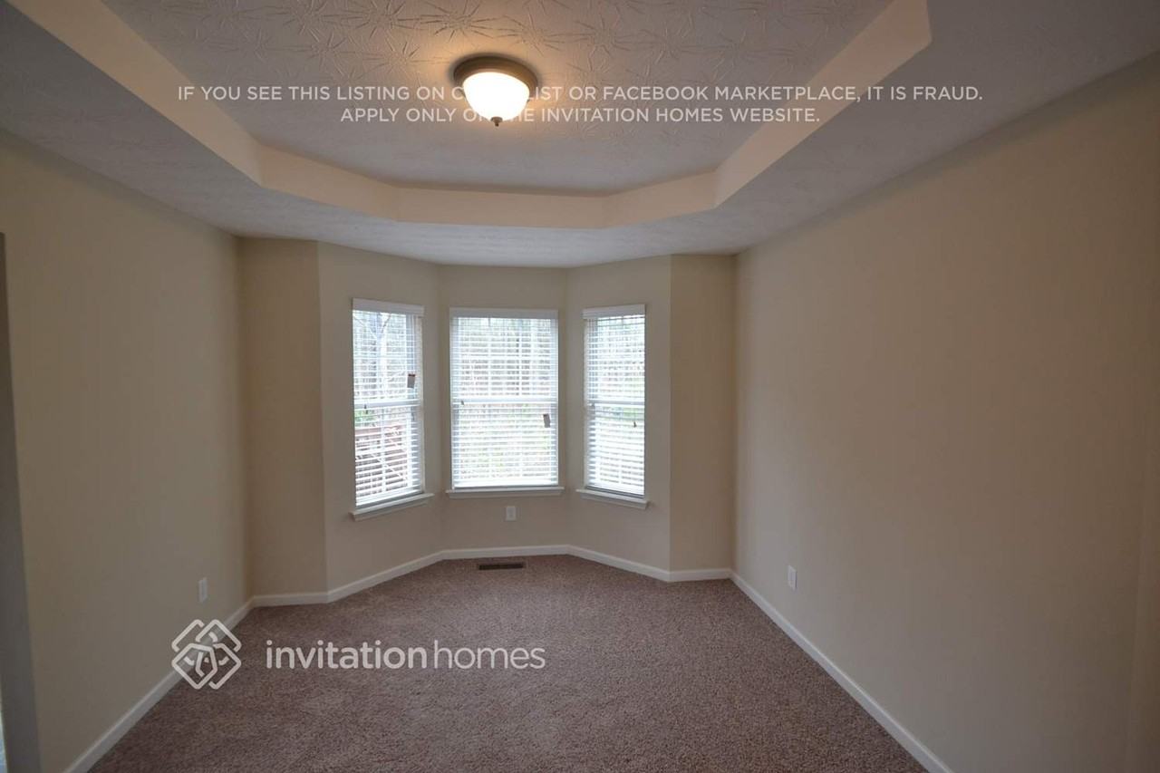 4050 Lions Gate - Photo 4 of 10
