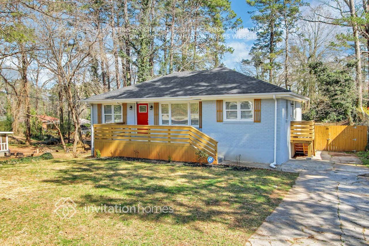 2122 Holly Hill Dr - Photo 2 of 21