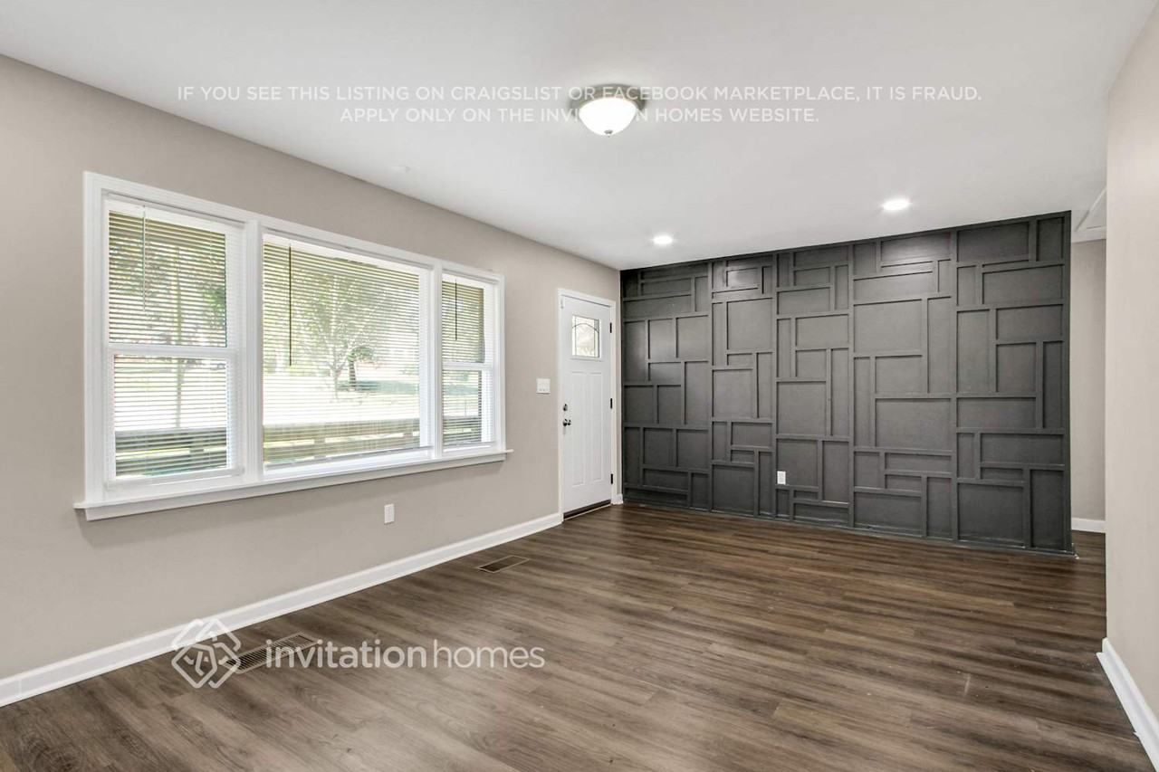 2122 Holly Hill Dr - Photo 3 of 21