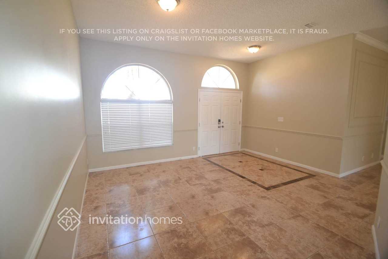 12770 Kingsway Rd - Photo 2 of 14