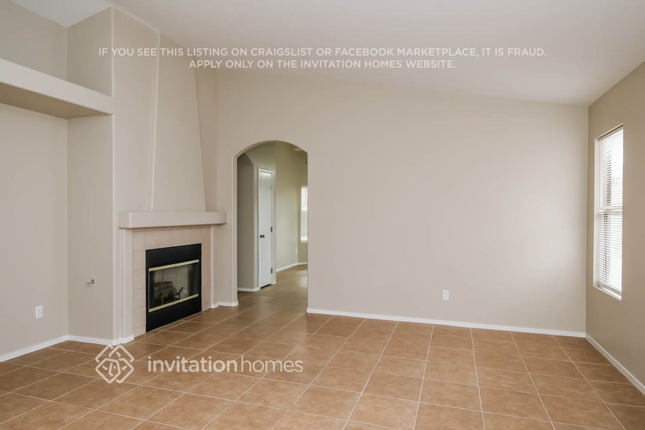 6557 Shining Sand Ave - Photo 4 of 16