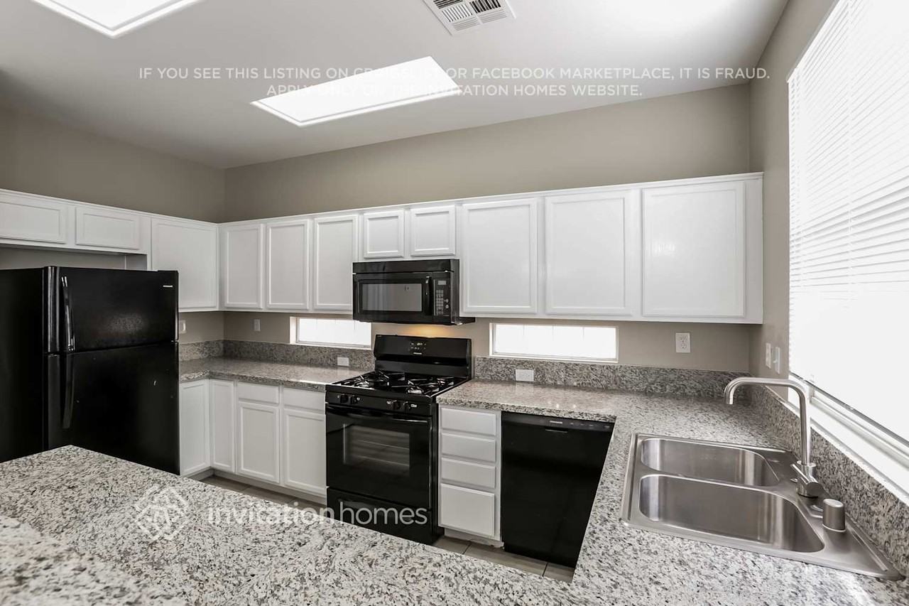 7028 Wonderberry St - Photo 5 of 16