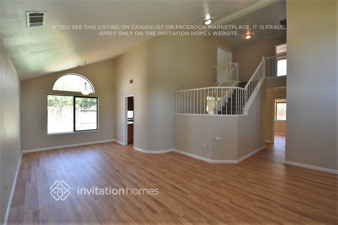 1066 Eleanor Ln - Photo 3 of 16
