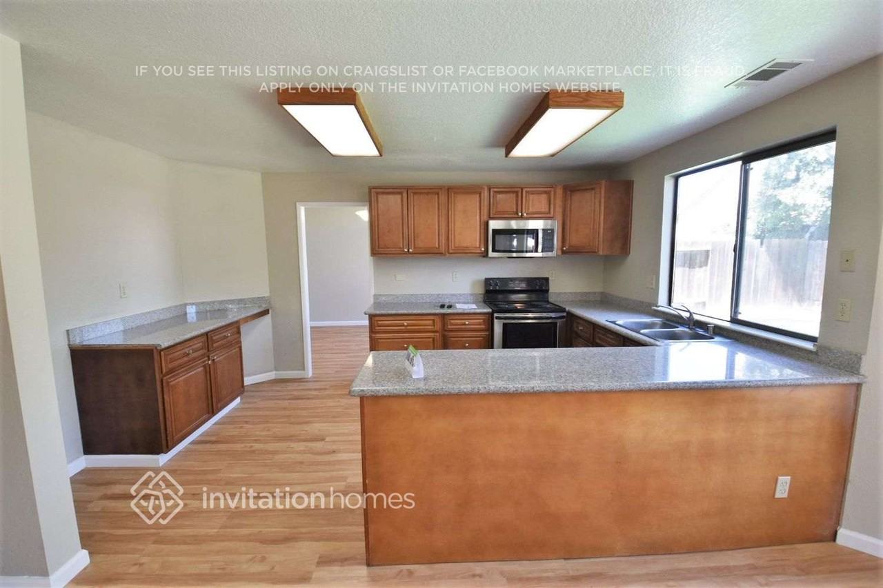 1066 Eleanor Ln - Photo 5 of 16