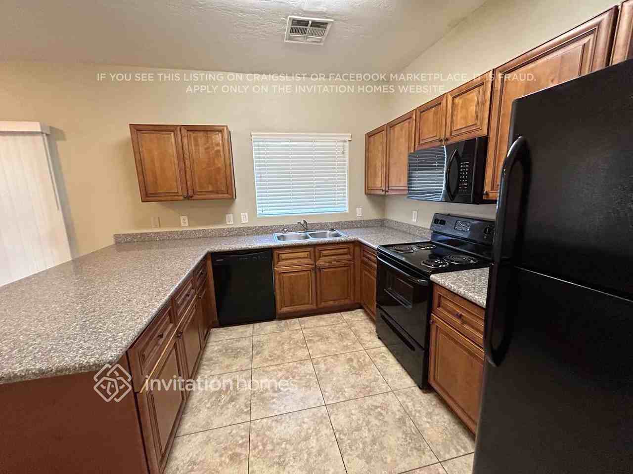 5814 S 11th St - Photo 5 of 13