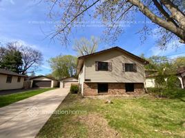 featured image of 979 44 1/2 Ave Ne