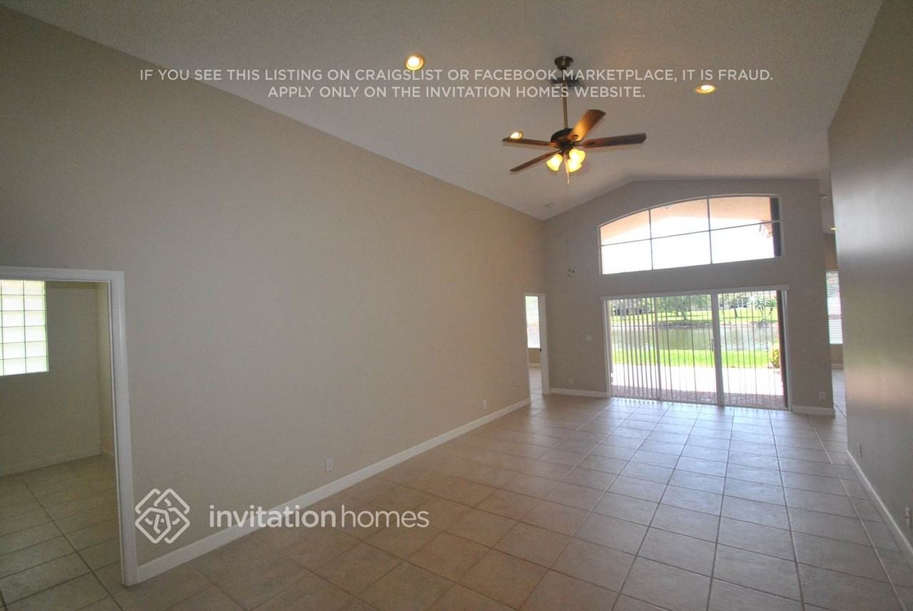 9496 Lago Dr - Photo 3 of 14