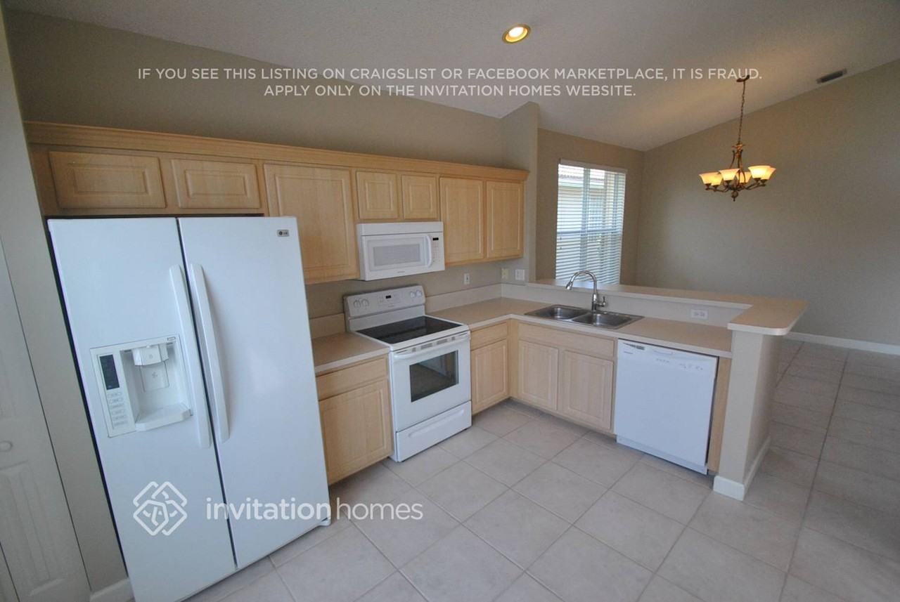 9496 Lago Dr - Photo 5 of 14