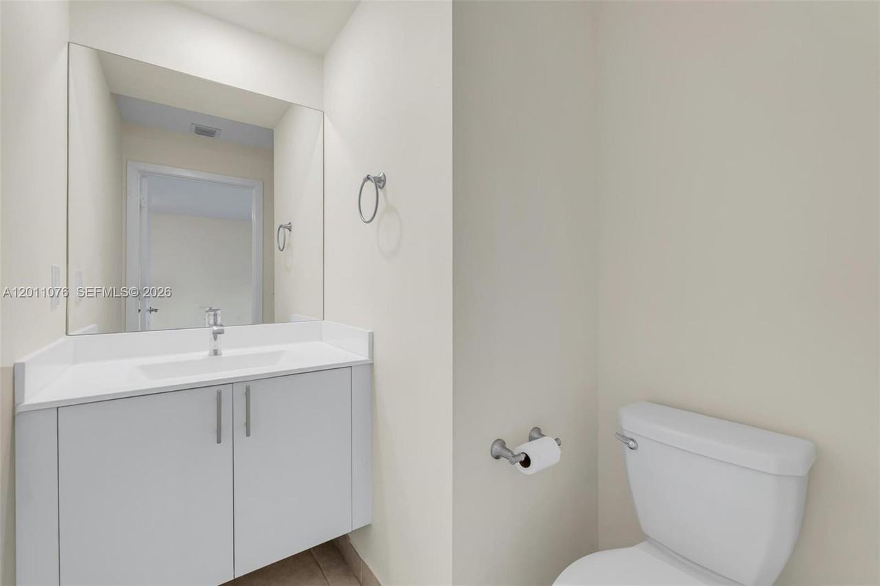 4612 Northwest 83rd Avenue - Photo 6 of 19