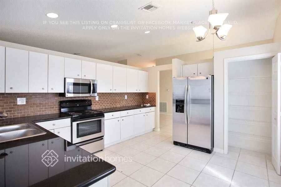 9842 Nw 53rd Ct - Photo 5 of 15
