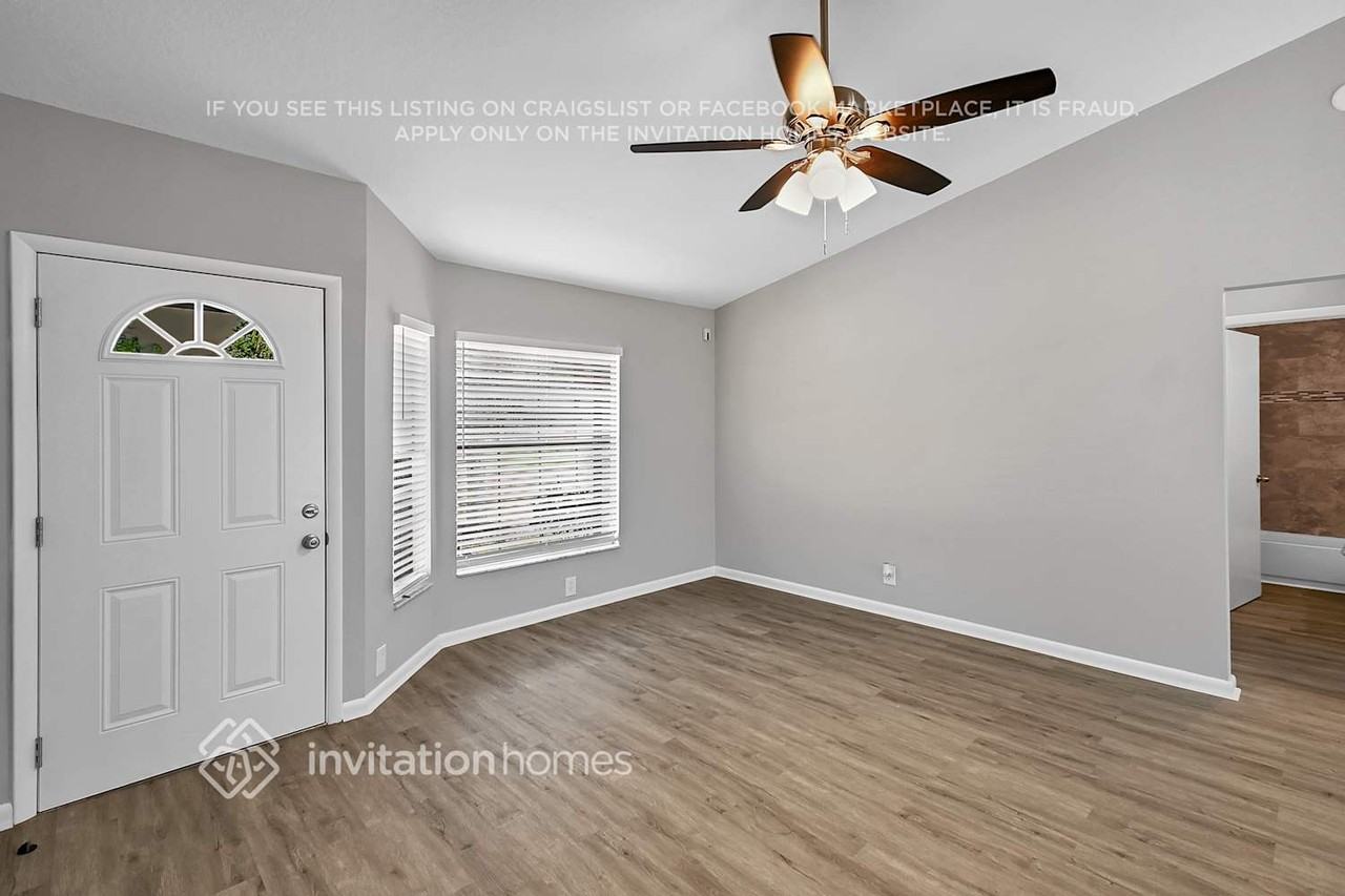 1296 Woodcrest Rd S - Photo 4 of 26