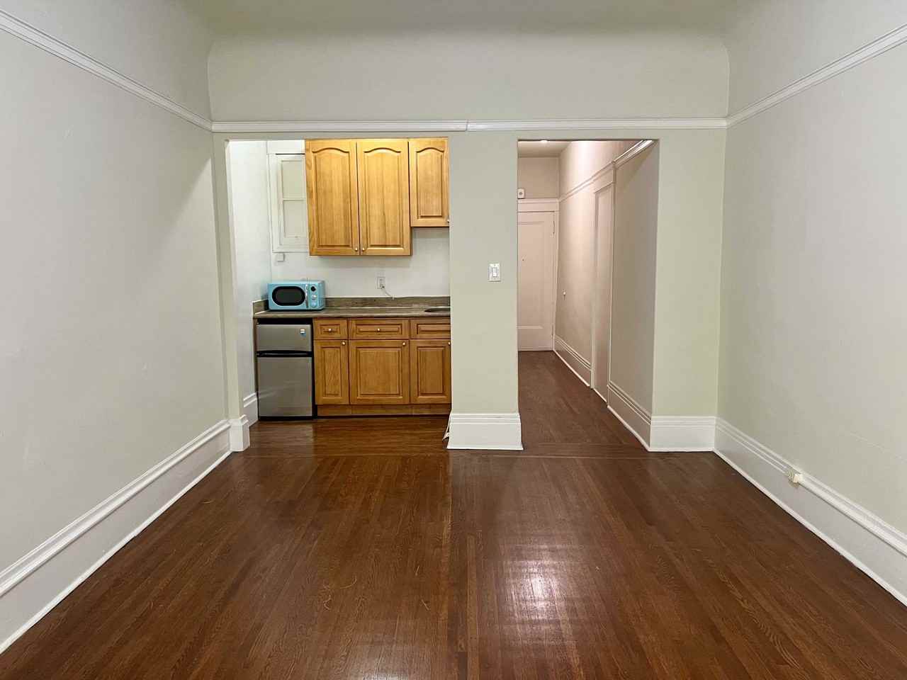 1105 Bush St #408 - Photo 2 of 11