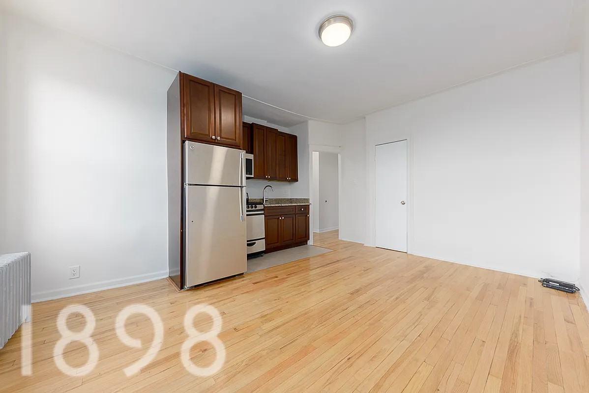 38-05 Crescent Street #5H - Photo 2 of 5