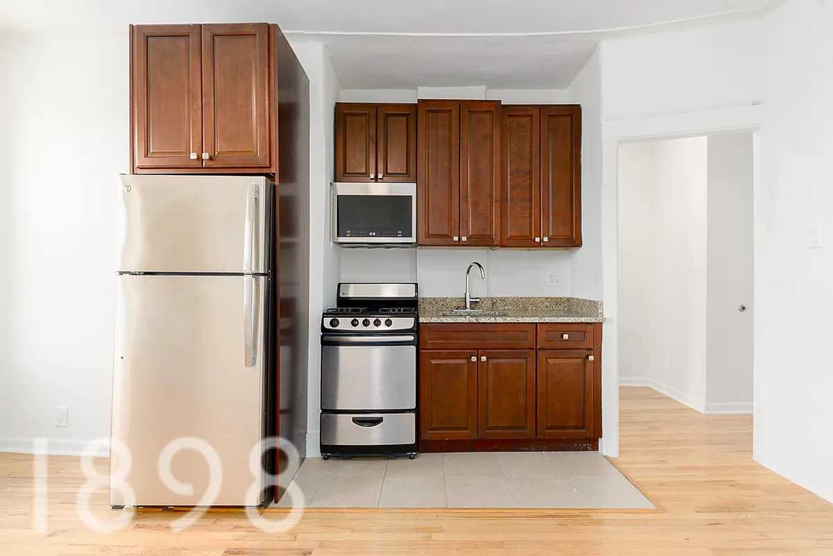 38-05 Crescent Street #5H - Photo 3 of 5